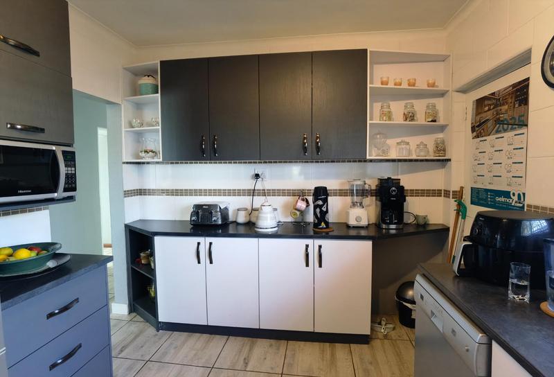 4 Bedroom Property for Sale in Goodwood Estate Western Cape
